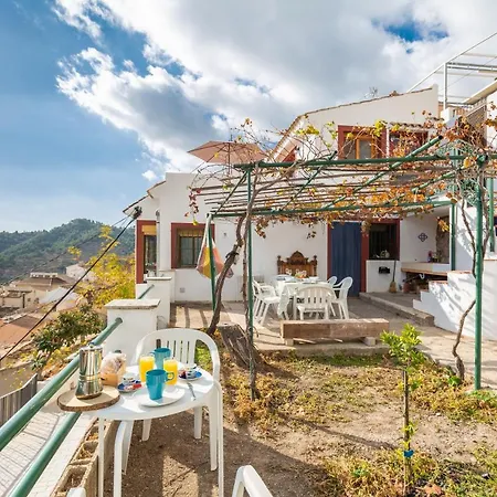 Casa Marcelino Y Pepa Rosa