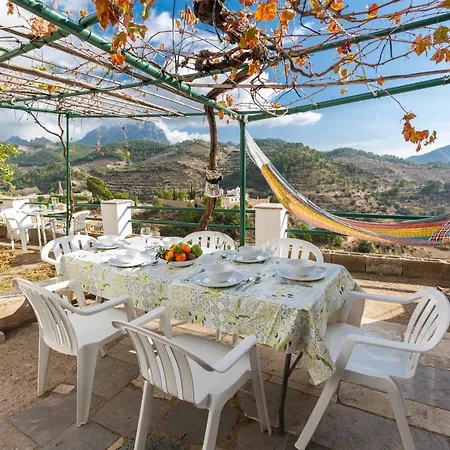 Casa Marcelino Y Pepa Rosa *